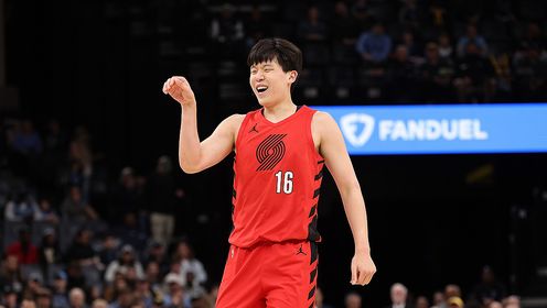 亚新体育行业洞察:杨瀚森NBA生涯首次首发!贡献4分5板2助5犯 自信单打伊迪献转身暴扣