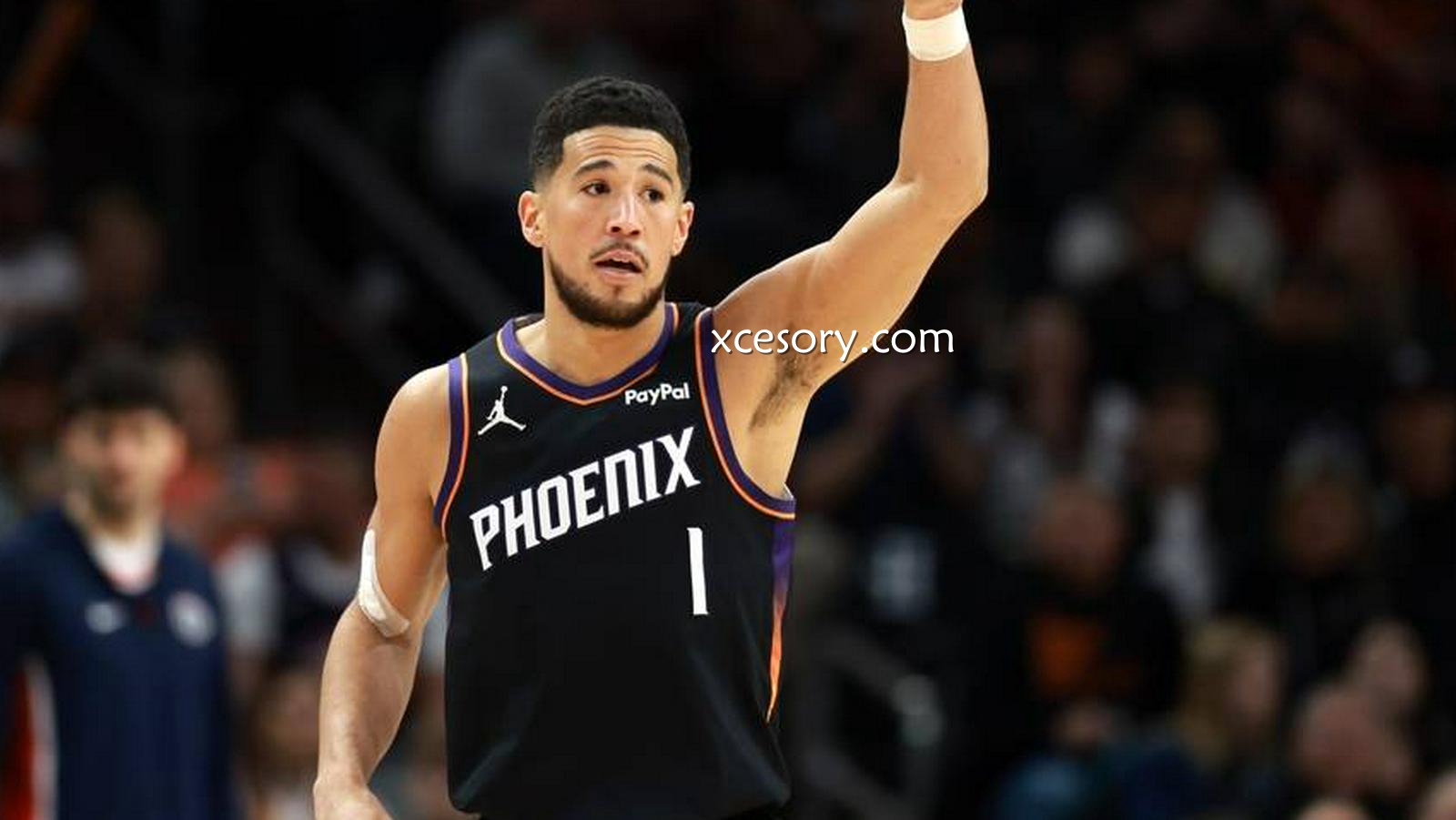 亚新体育特别报道：本季最大黑马已出现？狄龙辅佐布克太阳花少钱办大事