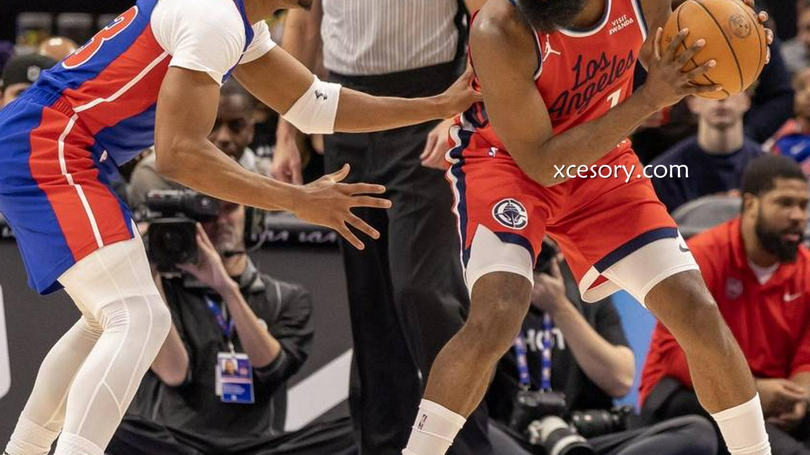 亚新体育特别点评：小卡26+8哈登19+7+7 科林斯25分快船逆转残阵活塞